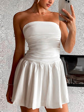 Bandeau-Minikleid mit gesmoktem Rücken und Rüschen